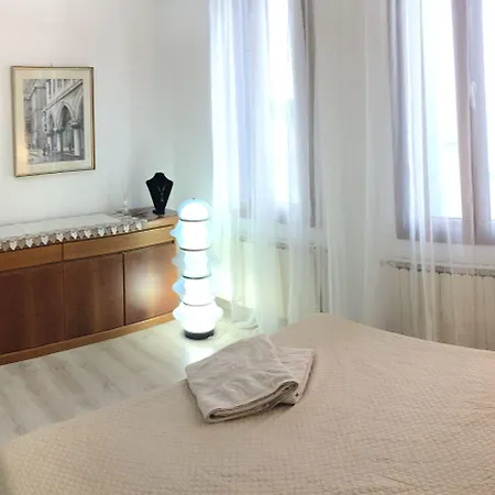 Harry's Canal View Appartement *
