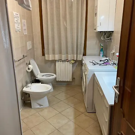 Harry's Canal View *