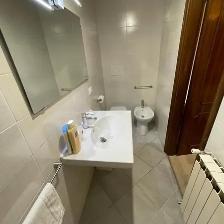 Harry's Canal View *