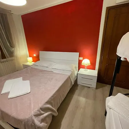 Harry's Canal View *