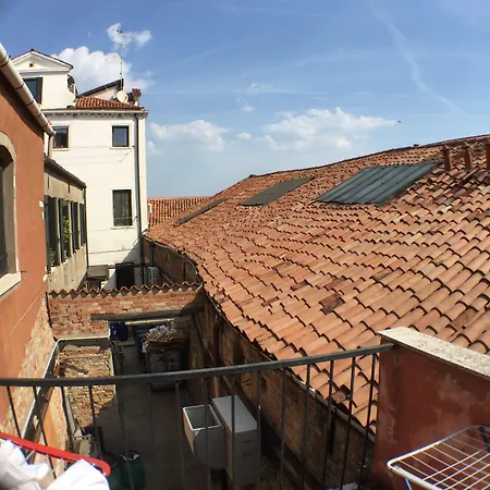 Harry's Canal View *