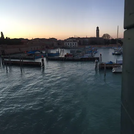 Harry's Canal View *