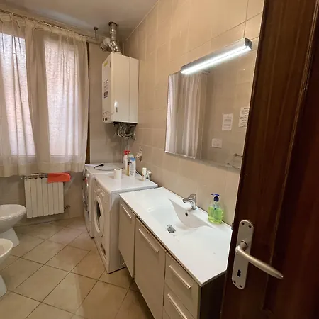 Harry's Canal View *