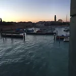 Harry's Canal View *