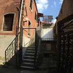 Harry's Canal View Апартаменты